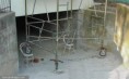 /album/srandovni-a-hloupe-napady/incomprehensible-built-scaffolding-unverstandlich-gebaut-geruste-incomprehensible-echafaudage-construit-nepochopitelne-postavene-leseni-jpg/